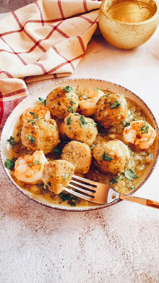 Albóndigas de merluza en pepitoria de marisco